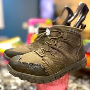 Cheeks Fit Body Shoes woman’s size 8